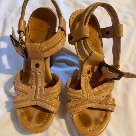 Frye Tan Sandals T-Strap Design - Picture 1 of 12